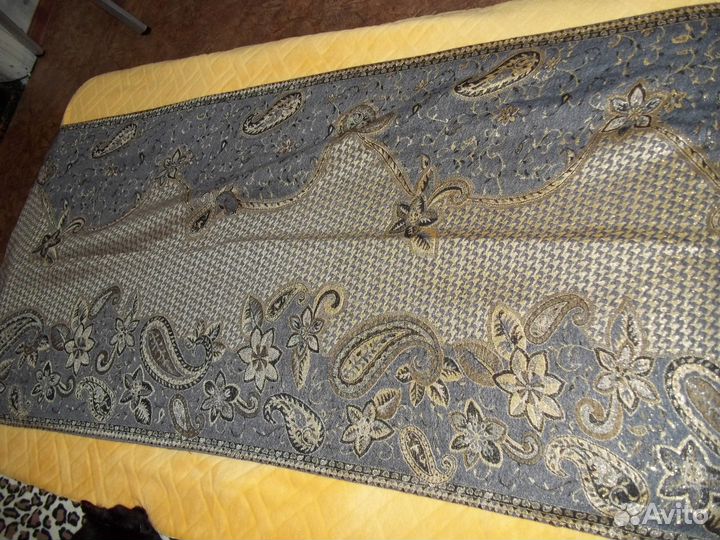 Красивый палантин