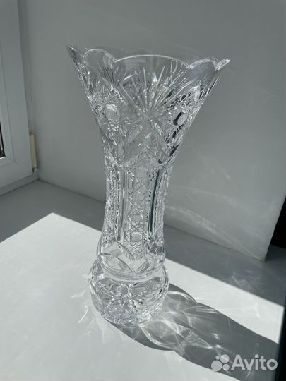 Большая хрустальная ваза для цветов