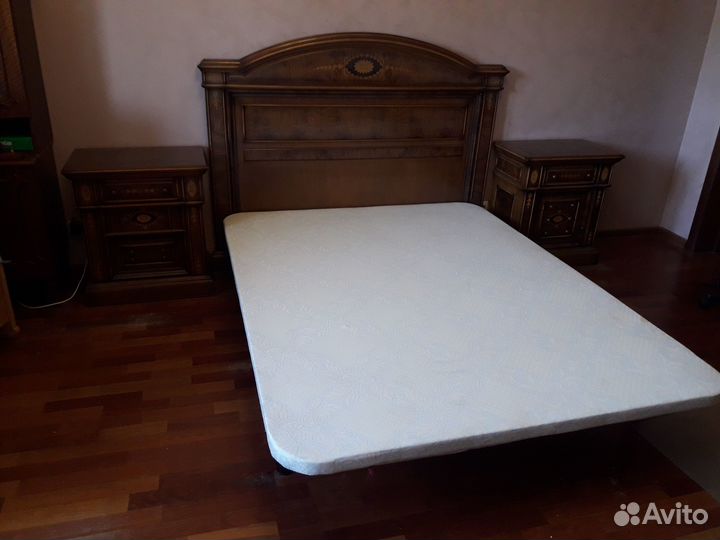 Кровать Италия и две тумбочки прикроватных