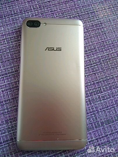 Телефон Asus Zenfone4Max