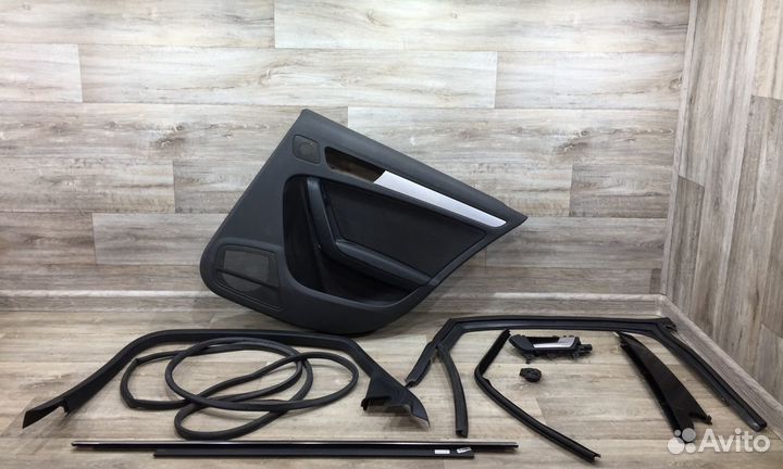 Комплектующие задней правой двери Audi A4 b8 / а4