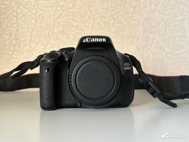 Зеркальный фотоаппарат Canon 600 D