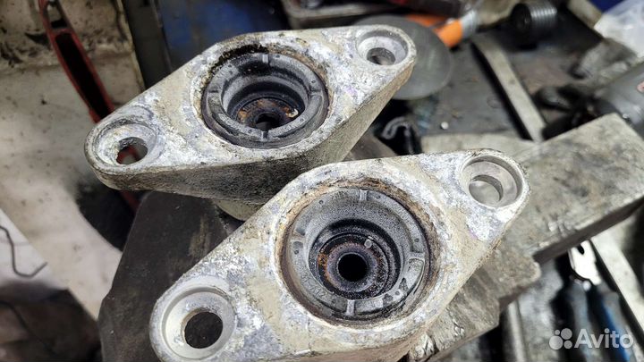 Опоры задние армотизатора