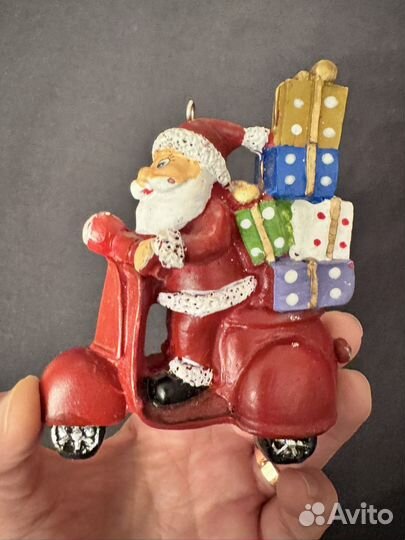 Елочная игрушка санта клаус на мопеде