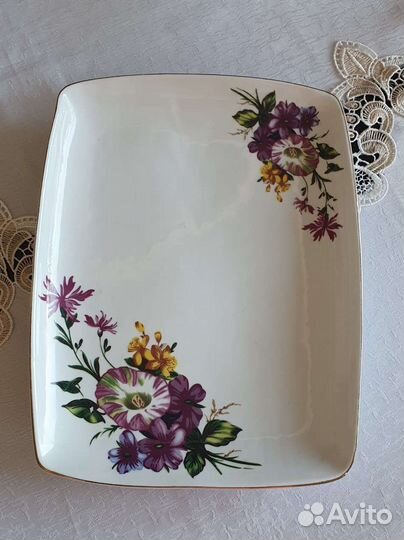Фарфоровое блюдо
