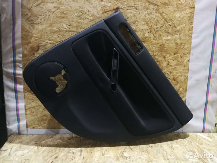 Обшивка задней левой двери volkswagen passat b5