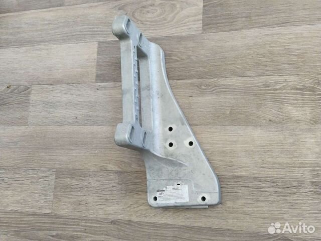 Кронштейн подножки правый MB Actros MP2, MP3