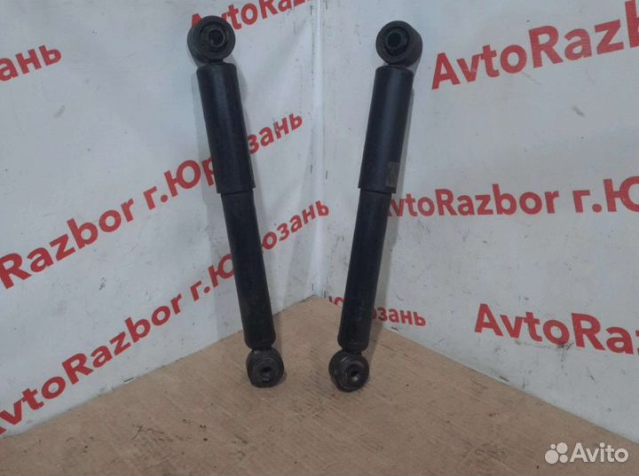 Задний амортизатор Nissan Presage VU30