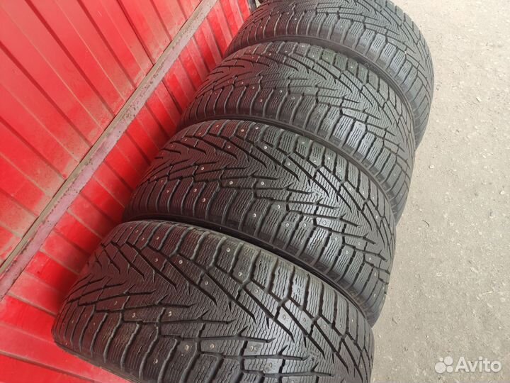 Nokian Tyres Hakkapeliitta 7 SUV 295/40 R21 111T