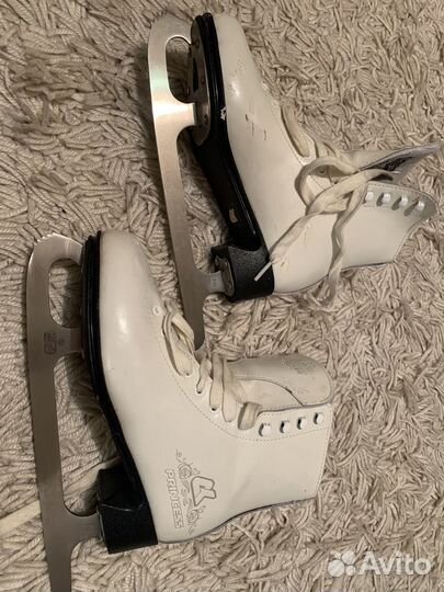 Коньки и сумка для коньков