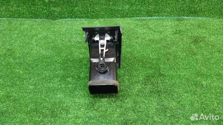 Дефлектор левый Toyota Wish ZNE10 1ZZ-FE 2008/06