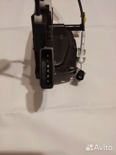 Замок передней двери Nissan X-Trail T31