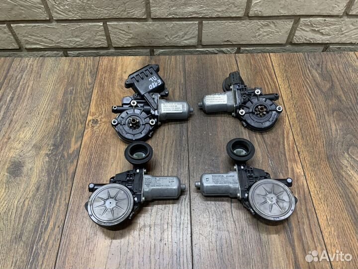 Toyota Corolla E18 Моторчик стеклоподъемника LH RH