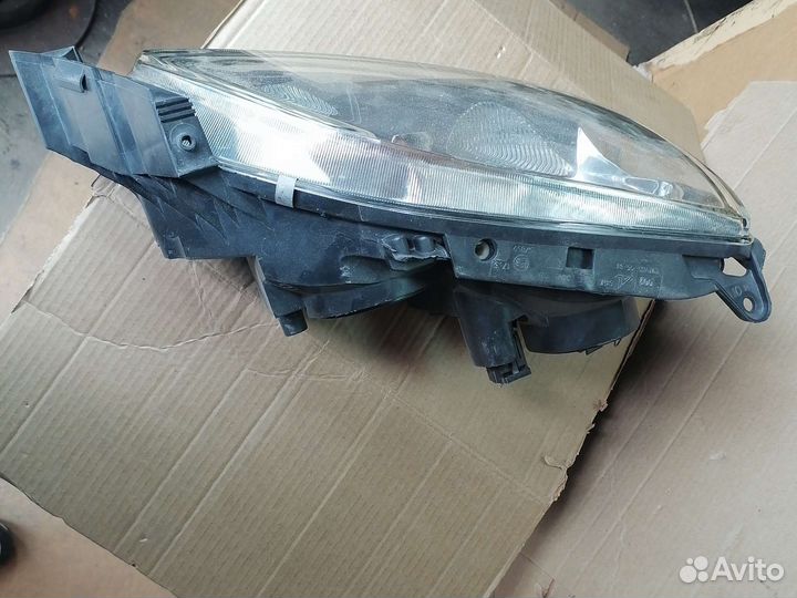 Фара правая Toyota Avensis T220 00-03