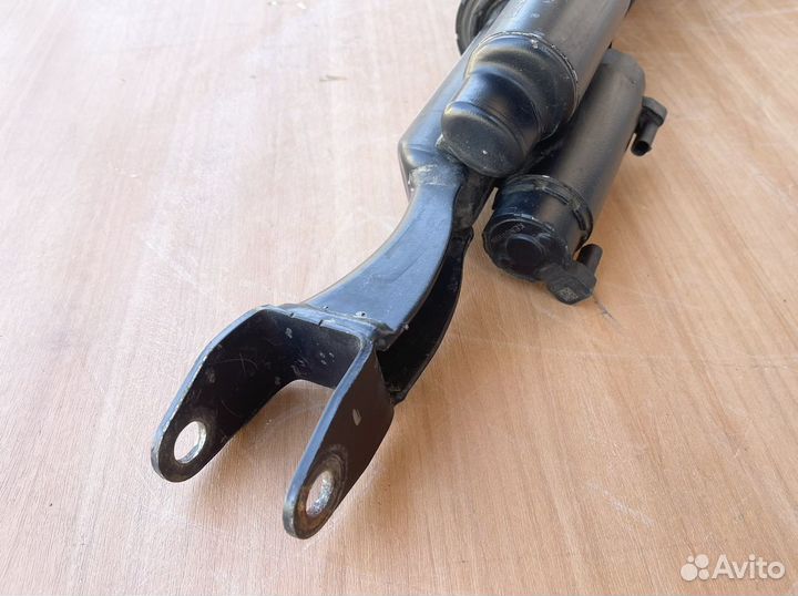 Амортизатор передний левый Mercedes W222 C217