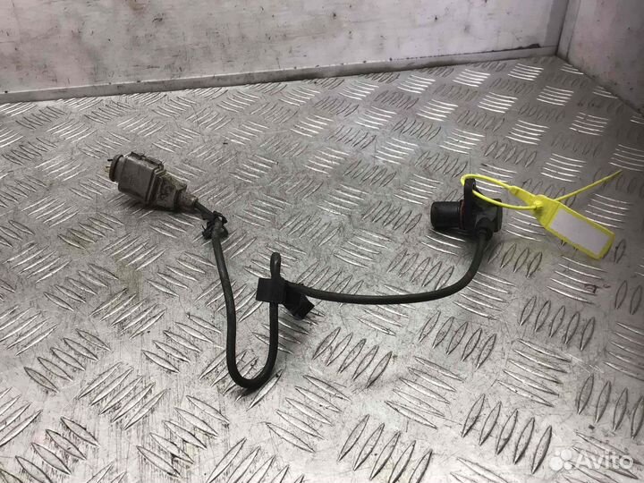 Датчик коленвала Volkswagen Golf Akl