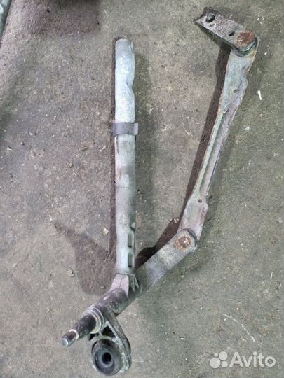 Трапеция стеклоочистителя передняя левая