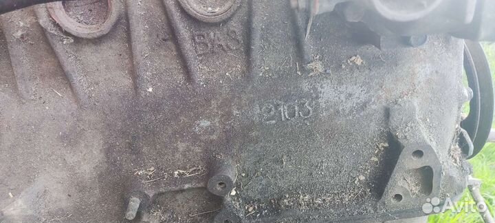 Двигатель 2103