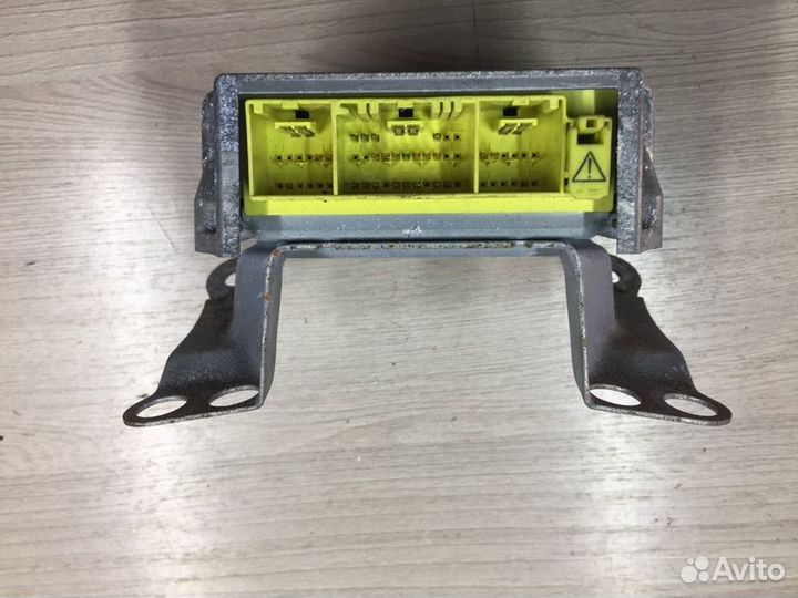 Блок управления AIR BAG Toyota Vitz XP10 с1999-200