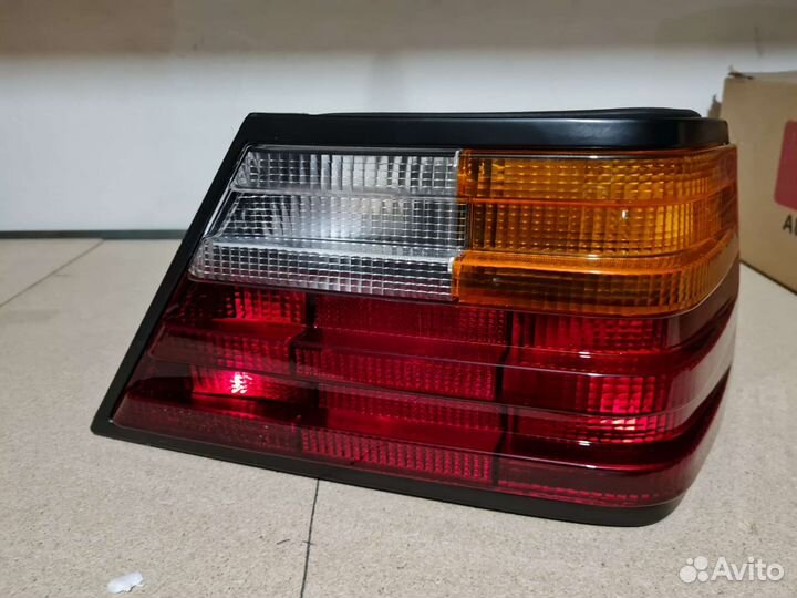 Фонарь задний правый Mercedes W124 Depo