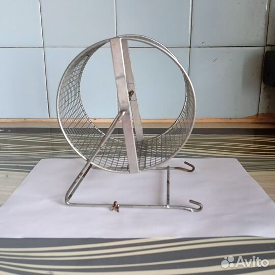 Колесо, поильники, домик для грызунов