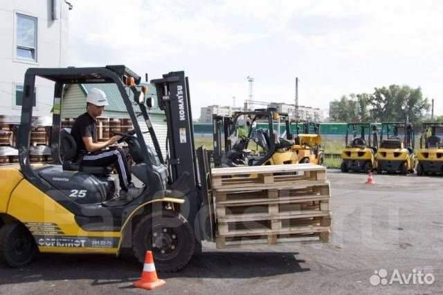 Водитель вилочного погрузчика