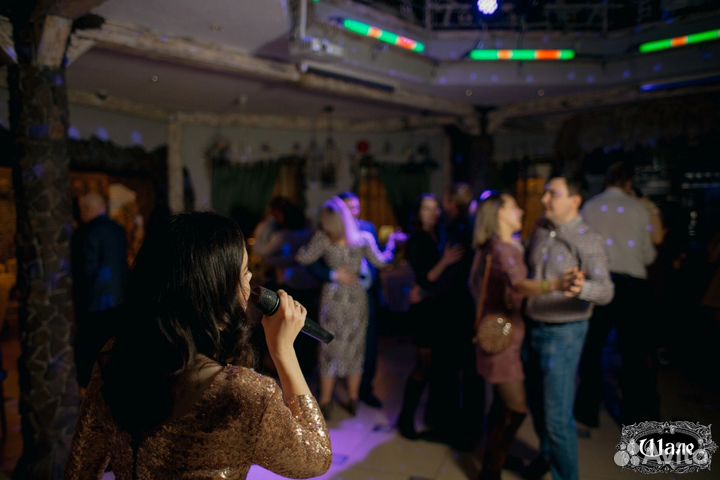 Певица на праздник