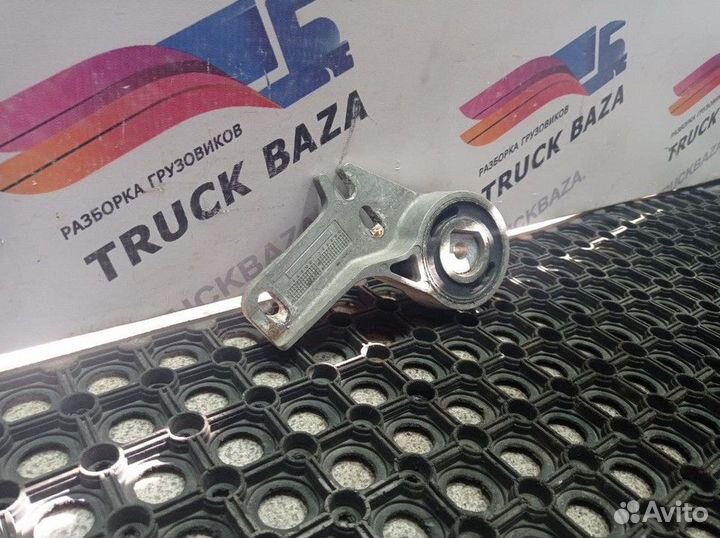 1492746 Кронштейн радиатора верхний левый