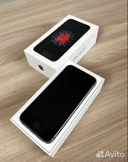 iPhone SE, 32 ГБ
