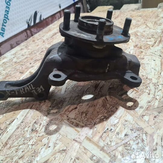 Кулак поворотный передний левый Niccan X-trail T31