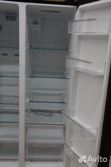 Холодильник двухдверный Midea, Nofrost,черный