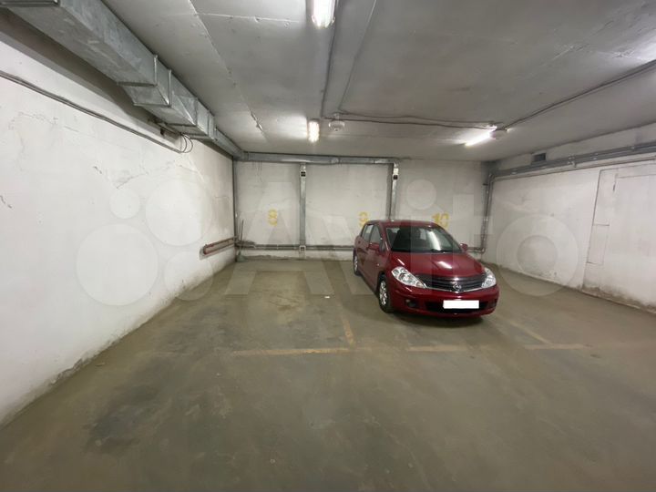 Машиноместо, > 30 м²