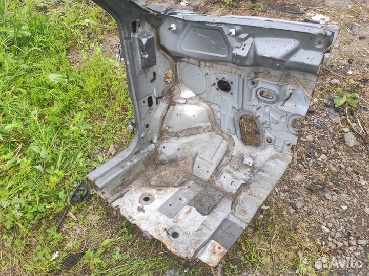 Четверть кузова передний левый Mitsubishi