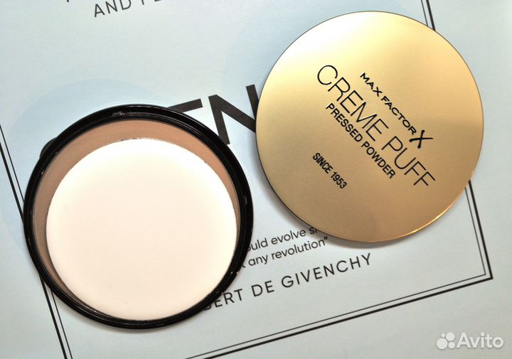 Пудра компактная Max Factor Creme Puff