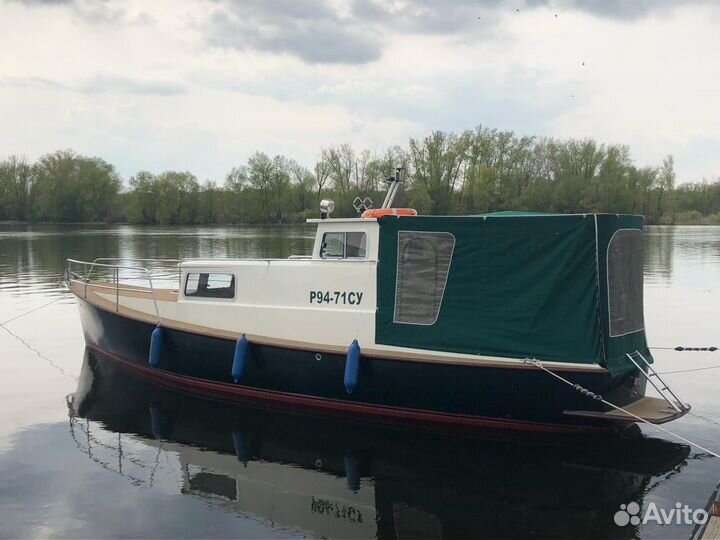 Шикарная моторная яхта