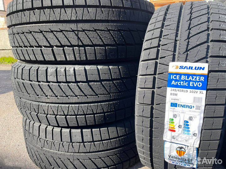 Sailun Ice Blazer Arctic EVO 245/45 R19 и 275/40 R19