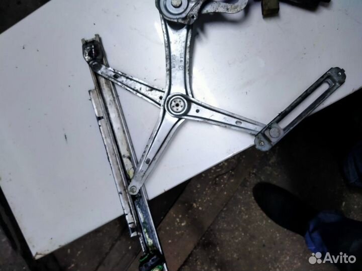 Стеклоподъёмник Передний правый Мерседес Бенц W210