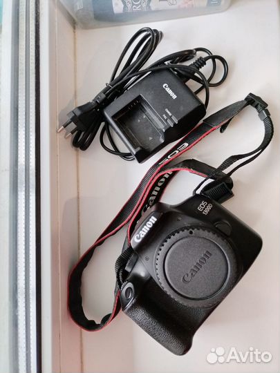 Зеркальный фотоаппарат canon EOS 1300d