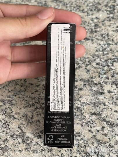 Guerlain помада La petite robe noire