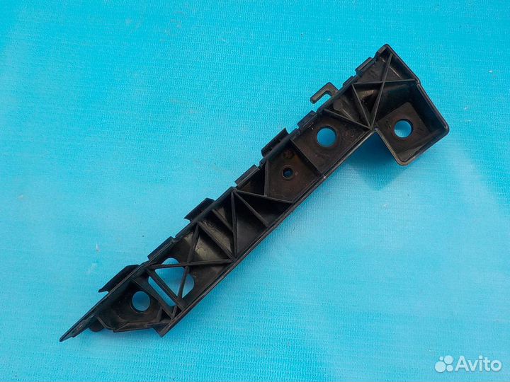 Кронштейн переднего бампера правый KIA Ceed (ED) 2