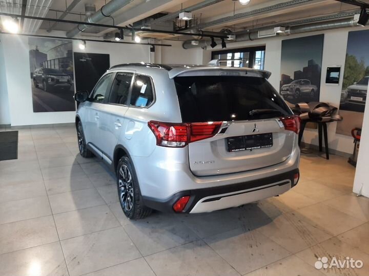 Mitsubishi Outlander 2.0 CVT, 2022