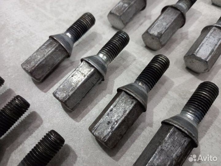 Болты колесные комплект Mercedes C200 W202 111.945