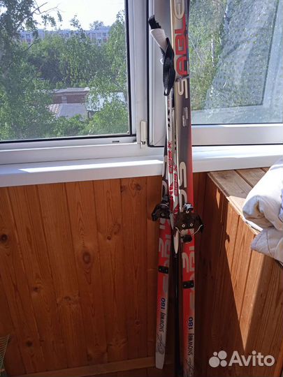 Лыжи с палками и обовью