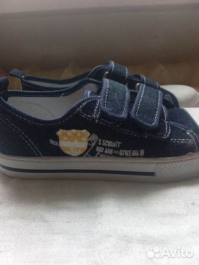 Кроссовки для девочки