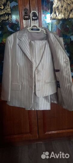 Костюм тройка