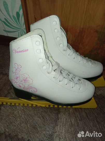 Коньки фигурные 37 размер