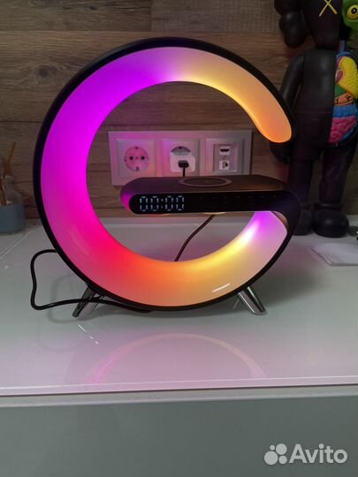 Часы с подсвиткой, колонкой и зарядкой