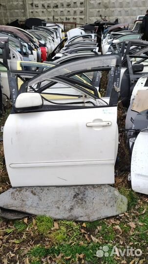 Дверь передняя Toyota Ipsum ACM21