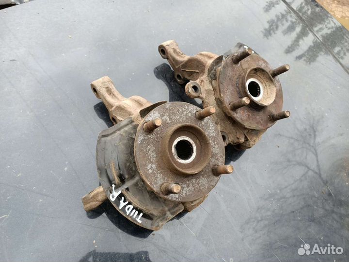 Поворотный кулак левый/правый Nissan Tiida C11