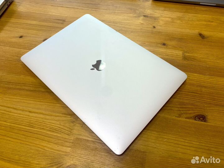 MacBook Pro 15 2018 i7 16/512 Silver art1423